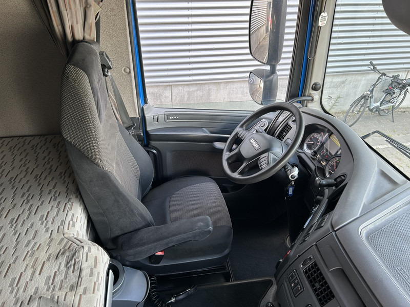 DAF XF 440 FAN SSC + Aschersleben Kaross DSA 18 / Loadlift 4000 kg / Curtainside Combi - Kamion s ceradom: slika DAF XF 440 FAN SSC + Aschersleben Kaross DSA 18 / Loadlift 4000 kg / Curtainside Combi - Kamion s ceradom DAF XF 440 FAN SSC + Aschersleben Kaross DSA 18 / Loadlift 4000 kg / Curtainside Combi - Kamion s ceradom: slika DAF XF 440 FAN SSC + Aschersleben Kaross DSA 18 / Loadlift 4000 kg / Curtainside Combi - Kamion s ceradom