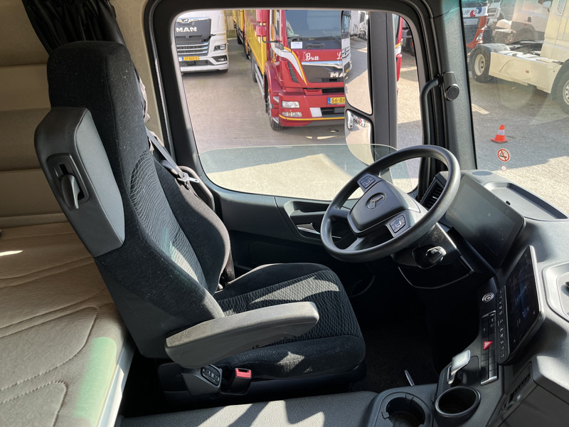 Mercedes-Benz Actros 2124 / 2023 / 18 Ton / Box / Laadklep - Kamion sandučar: slika Mercedes-Benz Actros 2124 / 2023 / 18 Ton / Box / Laadklep - Kamion sandučar Mercedes-Benz Actros 2124 / 2023 / 18 Ton / Box / Laadklep - Kamion sandučar: slika Mercedes-Benz Actros 2124 / 2023 / 18 Ton / Box / Laadklep - Kamion sandučar