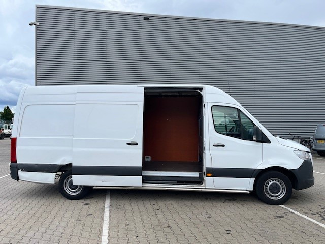 Mercedes-Benz Sprinter 315 1.9 CDI / L4 H2 / Automatic / APK-TUV 04-26 - Furgon: slika Mercedes-Benz Sprinter 315 1.9 CDI / L4 H2 / Automatic / APK-TUV 04-26 - Furgon Mercedes-Benz Sprinter 315 1.9 CDI / L4 H2 / Automatic / APK-TUV 04-26 - Furgon: slika Mercedes-Benz Sprinter 315 1.9 CDI / L4 H2 / Automatic / APK-TUV 04-26 - Furgon
