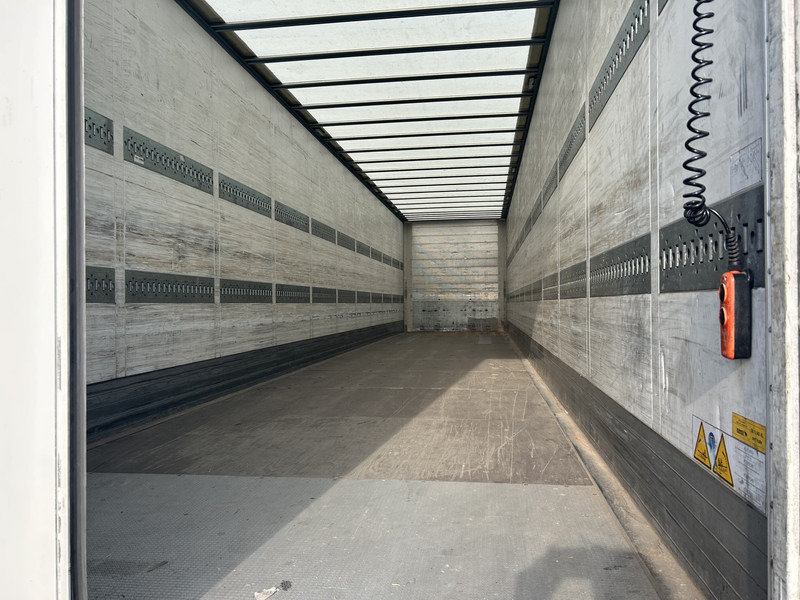 Schmitz Cargobull SCB S3B / Box / Loadlift / 2x Liftas / APK 03-26 - Poluprikolica sa zatvorenim sandukom: slika Schmitz Cargobull SCB S3B / Box / Loadlift / 2x Liftas / APK 03-26 - Poluprikolica sa zatvorenim sandukom Schmitz Cargobull SCB S3B / Box / Loadlift / 2x Liftas / APK 03-26 - Poluprikolica sa zatvorenim sandukom: slika Schmitz Cargobull SCB S3B / Box / Loadlift / 2x Liftas / APK 03-26 - Poluprikolica sa zatvorenim sandukom