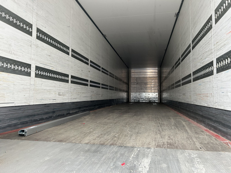 Schmitz Cargobull SCB S3B / Box Trailer / 2x Liftas / APK TUV 10-26 - Poluprikolica sa zatvorenim sandukom: slika Schmitz Cargobull SCB S3B / Box Trailer / 2x Liftas / APK TUV 10-26 - Poluprikolica sa zatvorenim sandukom Schmitz Cargobull SCB S3B / Box Trailer / 2x Liftas / APK TUV 10-26 - Poluprikolica sa zatvorenim sandukom: slika Schmitz Cargobull SCB S3B / Box Trailer / 2x Liftas / APK TUV 10-26 - Poluprikolica sa zatvorenim sandukom