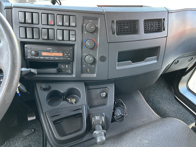 Volvo FL 210 / 12 Ton / 203 dkm / Wrapped / Box / Laadklep / APK 01-26 - Kamion sandučar: slika Volvo FL 210 / 12 Ton / 203 dkm / Wrapped / Box / Laadklep / APK 01-26 - Kamion sandučar Volvo FL 210 / 12 Ton / 203 dkm / Wrapped / Box / Laadklep / APK 01-26 - Kamion sandučar: slika Volvo FL 210 / 12 Ton / 203 dkm / Wrapped / Box / Laadklep / APK 01-26 - Kamion sandučar