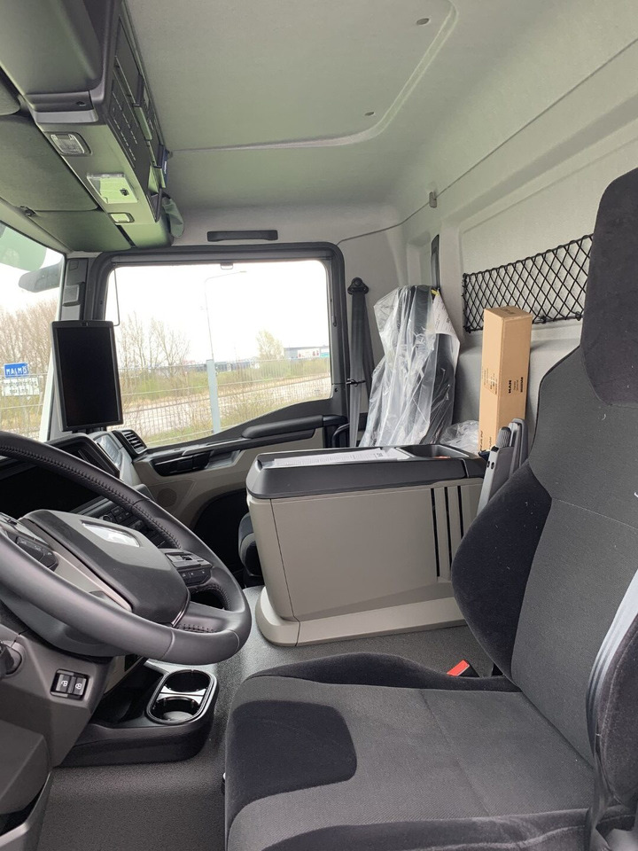 TGM 18.290 4×2 LL Skåp Öppningsbar sida - Kamion sandučar: slika TGM 18.290 4×2 LL Skåp Öppningsbar sida - Kamion sandučar TGM 18.290 4×2 LL Skåp Öppningsbar sida - Kamion sandučar: slika TGM 18.290 4×2 LL Skåp Öppningsbar sida - Kamion sandučar