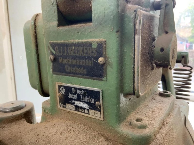 Diversen KRM2 - Bager: slika Diversen KRM2 - Bager Diversen KRM2 - Bager: slika Diversen KRM2 - Bager