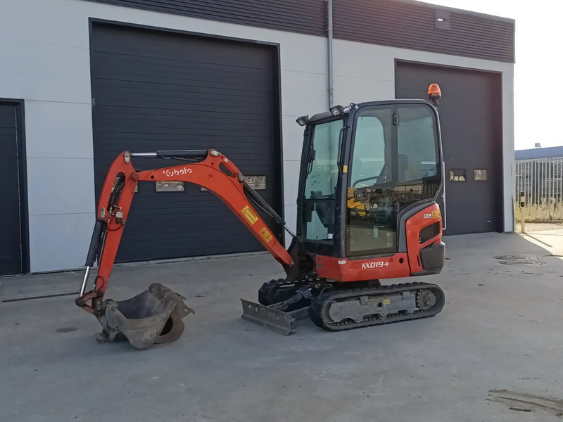 Kubota KX019-4 - Mini bager: slika Kubota KX019-4 - Mini bager Kubota KX019-4 - Mini bager: slika Kubota KX019-4 - Mini bager