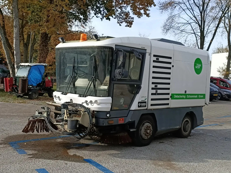 Ravo 540 - Cestovna čistilica: slika Ravo 540 - Cestovna čistilica Ravo 540 - Cestovna čistilica: slika Ravo 540 - Cestovna čistilica