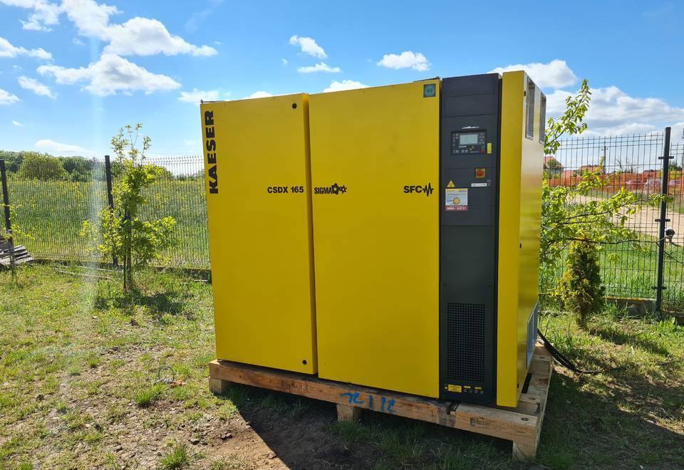 KOMPRESOR ŚRUBOWY KAESER CSDX165 SFC 90Kw, 2012r - Zračni kompresor: slika KOMPRESOR ŚRUBOWY KAESER CSDX165 SFC 90Kw, 2012r - Zračni kompresor KOMPRESOR ŚRUBOWY KAESER CSDX165 SFC 90Kw, 2012r - Zračni kompresor: slika KOMPRESOR ŚRUBOWY KAESER CSDX165 SFC 90Kw, 2012r - Zračni kompresor
