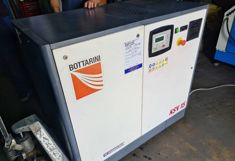 Kompresor śrubowy BOTTARINI KSV 15, 15 kw, 2015r - Zračni kompresor: slika Kompresor śrubowy BOTTARINI KSV 15, 15 kw, 2015r - Zračni kompresor Kompresor śrubowy BOTTARINI KSV 15, 15 kw, 2015r - Zračni kompresor: slika Kompresor śrubowy BOTTARINI KSV 15, 15 kw, 2015r - Zračni kompresor