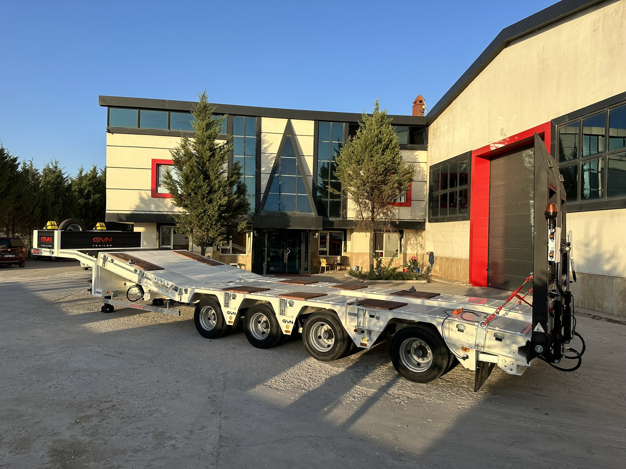 GVN Trailer 4 AXLE HYDRAULIC PLATFORM LOWBED - Poluprikolica s niskim utovarivačem: slika GVN Trailer 4 AXLE HYDRAULIC PLATFORM LOWBED - Poluprikolica s niskim utovarivačem GVN Trailer 4 AXLE HYDRAULIC PLATFORM LOWBED - Poluprikolica s niskim utovarivačem: slika GVN Trailer 4 AXLE HYDRAULIC PLATFORM LOWBED - Poluprikolica s niskim utovarivačem