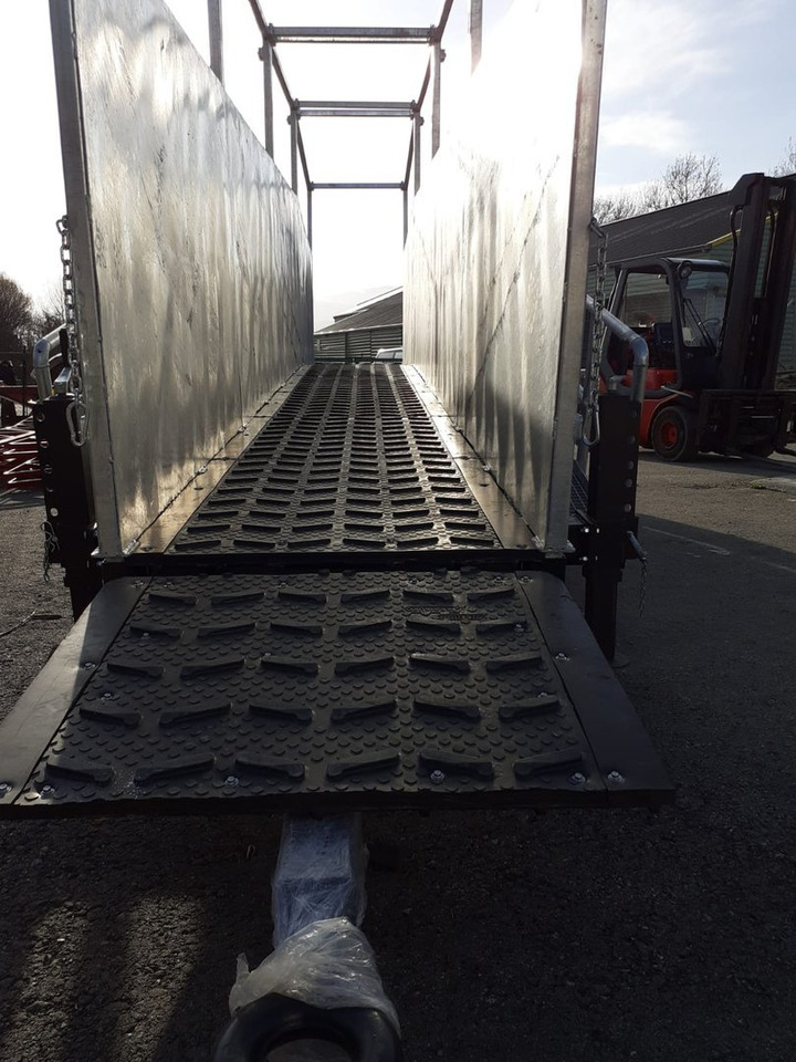 Utovarna rampa Mobile ramp on trailer for cattle loading.  Brand: AZ RAMP - Type: TOP AGRI: slika Utovarna rampa Mobile ramp on trailer for cattle loading.  Brand: AZ RAMP - Type: TOP AGRI