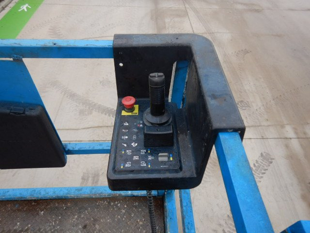 Škarasta podizna platforma Used scissor Lift Diesel 4x4 GENIE GS-4390-RT: slika Škarasta podizna platforma Used scissor Lift Diesel 4x4 GENIE GS-4390-RT