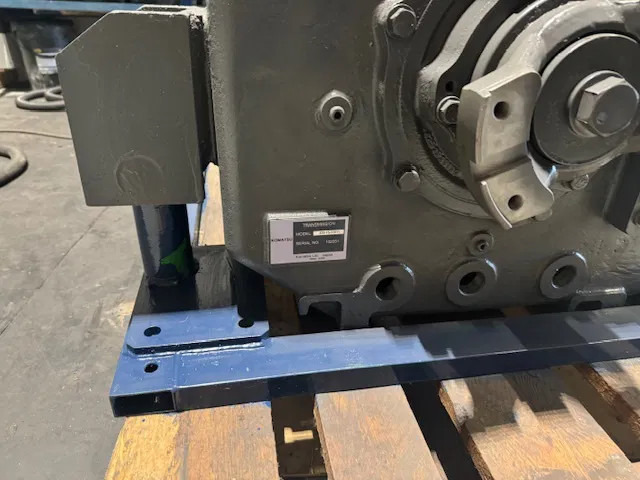 Komatsu Grader GD825A-2 WA500-6 - Mjenjač: slika Komatsu Grader GD825A-2 WA500-6 - Mjenjač Komatsu Grader GD825A-2 WA500-6 - Mjenjač: slika Komatsu Grader GD825A-2 WA500-6 - Mjenjač