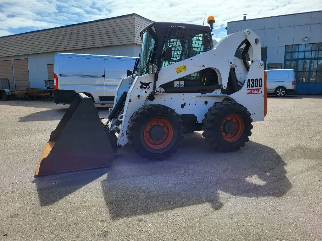 Bobcat A 300 - Mini utovarivač: slika Bobcat A 300 - Mini utovarivač Bobcat A 300 - Mini utovarivač: slika Bobcat A 300 - Mini utovarivač