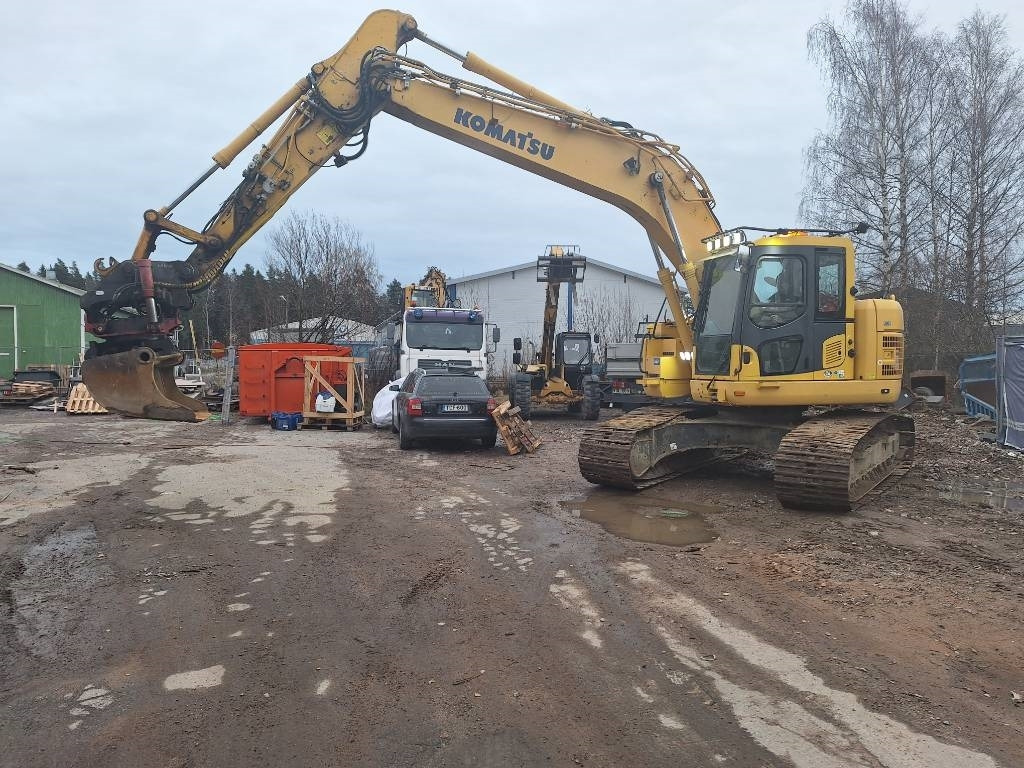 Komatsu PC 228 USLC-8 - Bager gusjeničar: slika Komatsu PC 228 USLC-8 - Bager gusjeničar Komatsu PC 228 USLC-8 - Bager gusjeničar: slika Komatsu PC 228 USLC-8 - Bager gusjeničar