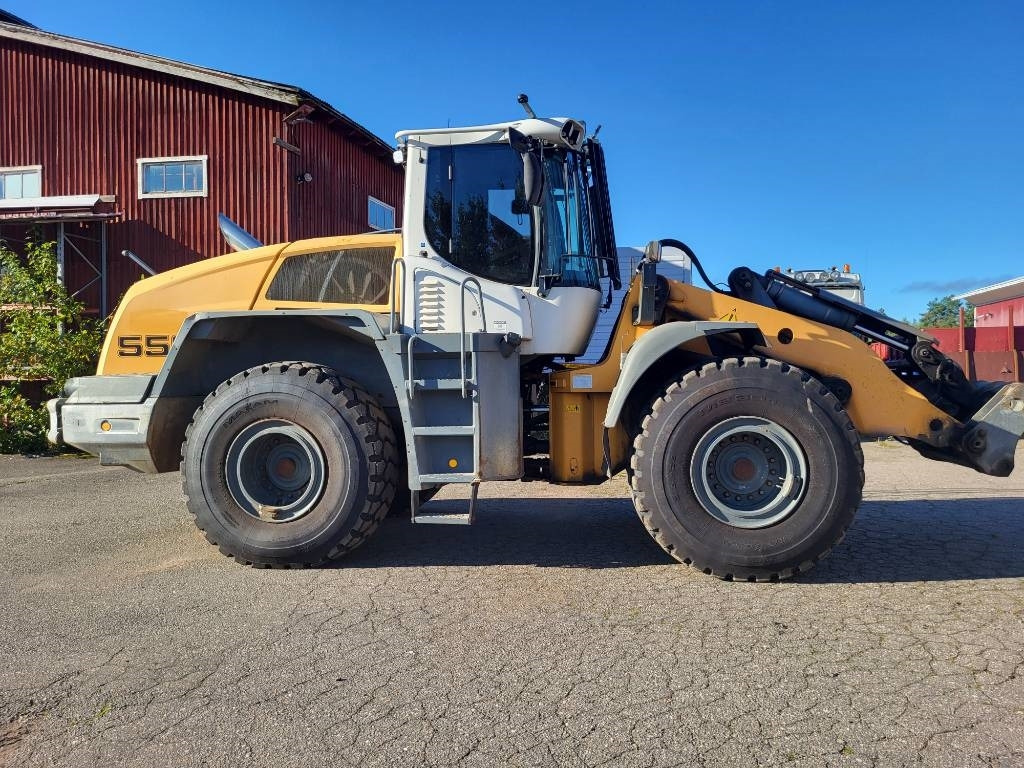 Liebherr L 556 - Utovarivač na kotačima: slika Liebherr L 556 - Utovarivač na kotačima Liebherr L 556 - Utovarivač na kotačima: slika Liebherr L 556 - Utovarivač na kotačima