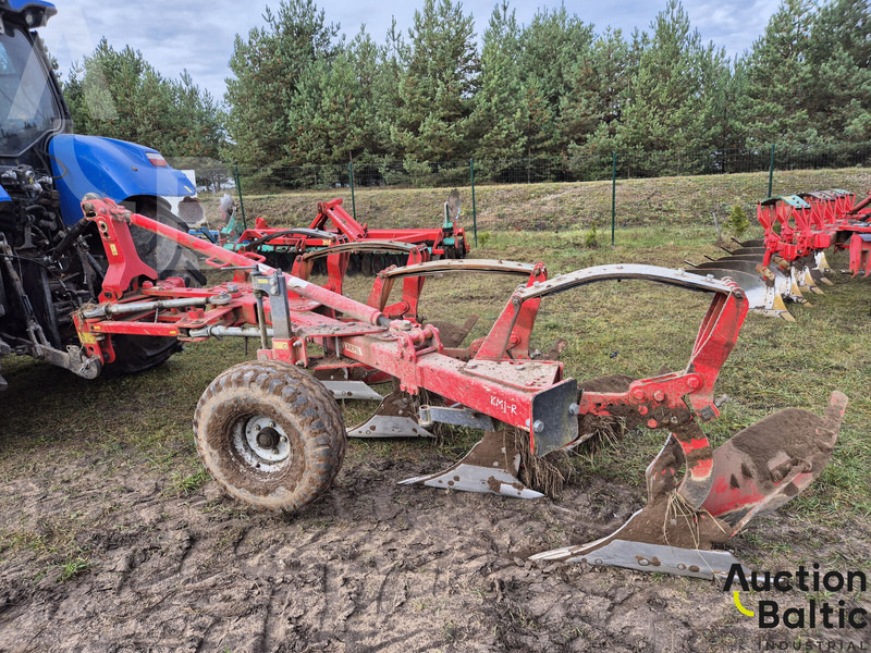 Akpil KMJR4+1SO - Plug: slika Akpil KMJR4+1SO - Plug Akpil KMJR4+1SO - Plug: slika Akpil KMJR4+1SO - Plug