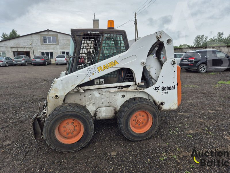 Bobcat S 250 - Mini utovarivač: slika Bobcat S 250 - Mini utovarivač Bobcat S 250 - Mini utovarivač: slika Bobcat S 250 - Mini utovarivač
