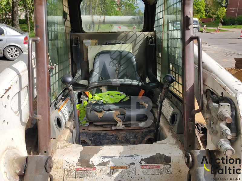 Bobcat S 250 - Mini utovarivač: slika Bobcat S 250 - Mini utovarivač Bobcat S 250 - Mini utovarivač: slika Bobcat S 250 - Mini utovarivač
