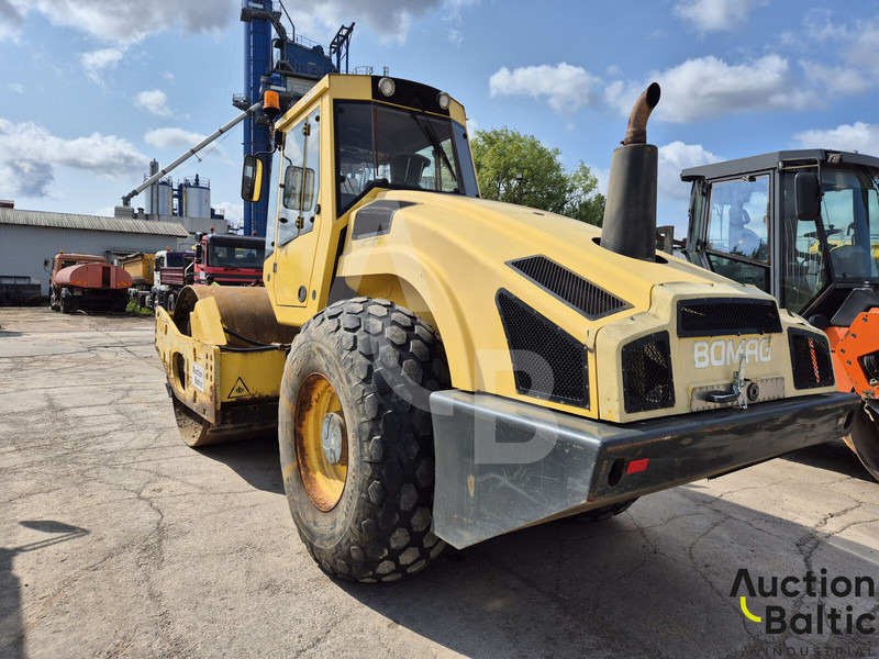 Bomag BW 211 D-4 - Valjak: slika Bomag BW 211 D-4 - Valjak Bomag BW 211 D-4 - Valjak: slika Bomag BW 211 D-4 - Valjak