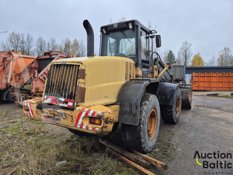 Case 621 D - Utovarivač na kotačima: slika Case 621 D - Utovarivač na kotačima Case 621 D - Utovarivač na kotačima: slika Case 621 D - Utovarivač na kotačima