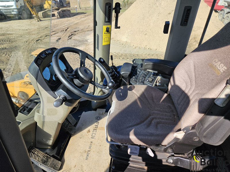 Case 821 F - Utovarivač na kotačima: slika Case 821 F - Utovarivač na kotačima Case 821 F - Utovarivač na kotačima: slika Case 821 F - Utovarivač na kotačima