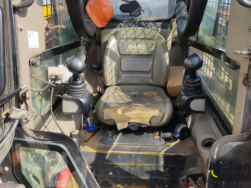 Case TR 320 - Utovarivač gusjeničar: slika Case TR 320 - Utovarivač gusjeničar Case TR 320 - Utovarivač gusjeničar: slika Case TR 320 - Utovarivač gusjeničar