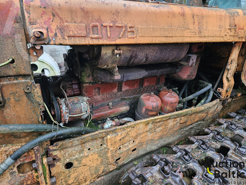 Buldožer DT 75: slika Buldožer DT 75