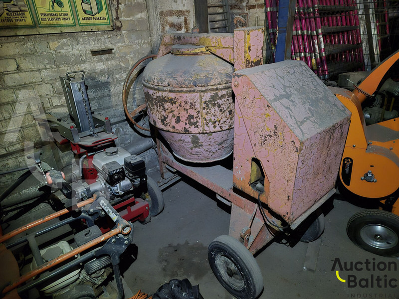 Diesel concrete mixer - Mješalica za beton: slika Diesel concrete mixer - Mješalica za beton Diesel concrete mixer - Mješalica za beton: slika Diesel concrete mixer - Mješalica za beton