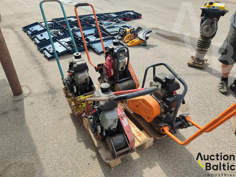 Dynapac LF45, Ammann AVP1033 & 2 Belle - Vibro ploča: slika Dynapac LF45, Ammann AVP1033 & 2 Belle - Vibro ploča Dynapac LF45, Ammann AVP1033 & 2 Belle - Vibro ploča: slika Dynapac LF45, Ammann AVP1033 & 2 Belle - Vibro ploča