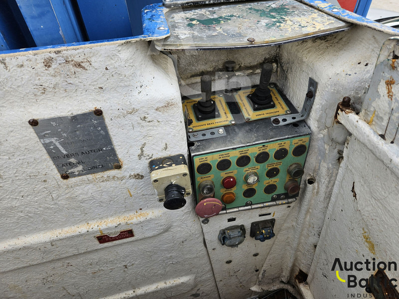 Podizna platforma montirana na kamion Iveco 100E 18: slika Podizna platforma montirana na kamion Iveco 100E 18