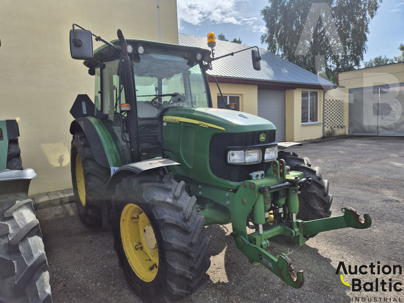 John Deere 5820 - Traktor: slika John Deere 5820 - Traktor John Deere 5820 - Traktor: slika John Deere 5820 - Traktor