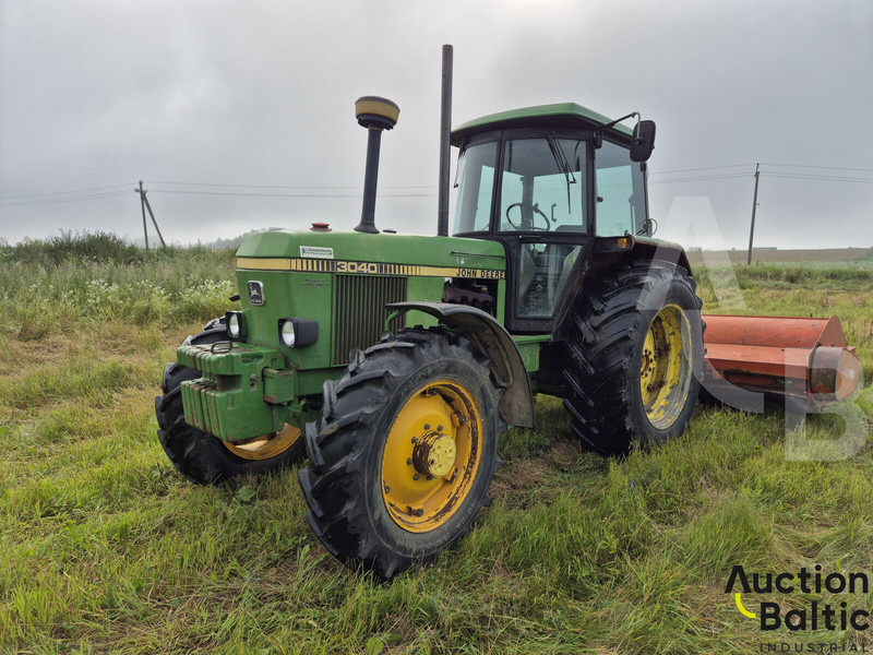 John Deere MFWD - Traktor: slika John Deere MFWD - Traktor John Deere MFWD - Traktor: slika John Deere MFWD - Traktor
