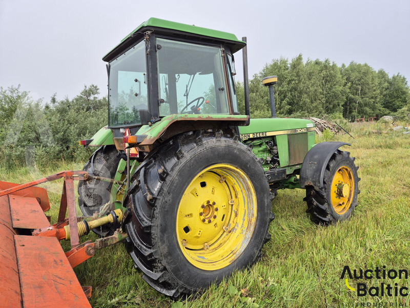 John Deere MFWD - Traktor: slika John Deere MFWD - Traktor John Deere MFWD - Traktor: slika John Deere MFWD - Traktor