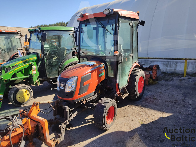 KIOTI CK 2810 - Traktor: slika KIOTI CK 2810 - Traktor KIOTI CK 2810 - Traktor: slika KIOTI CK 2810 - Traktor