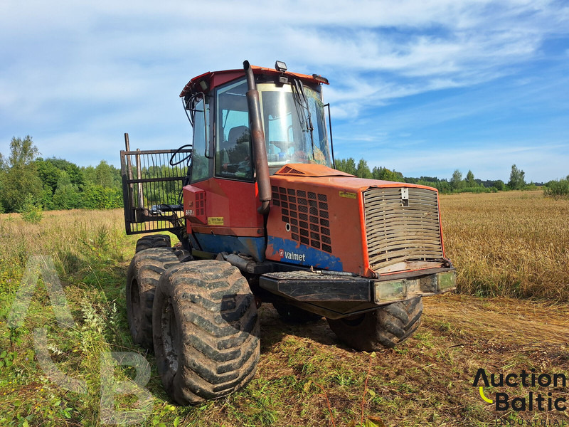 Komatsu 860 - Traktorska šumska prikolica: slika Komatsu 860 - Traktorska šumska prikolica Komatsu 860 - Traktorska šumska prikolica: slika Komatsu 860 - Traktorska šumska prikolica