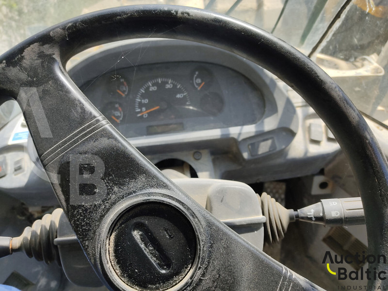 Komatsu WA250-5 - Utovarivač na kotačima: slika Komatsu WA250-5 - Utovarivač na kotačima Komatsu WA250-5 - Utovarivač na kotačima: slika Komatsu WA250-5 - Utovarivač na kotačima