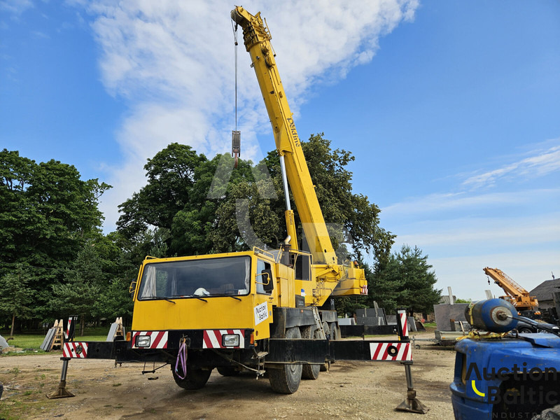 Liebherr LTM 1060 - Autodizalica za sve terene: slika Liebherr LTM 1060 - Autodizalica za sve terene Liebherr LTM 1060 - Autodizalica za sve terene: slika Liebherr LTM 1060 - Autodizalica za sve terene