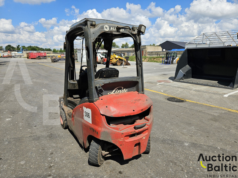 Linde H20D-01 - Diesel viličar: slika Linde H20D-01 - Diesel viličar Linde H20D-01 - Diesel viličar: slika Linde H20D-01 - Diesel viličar