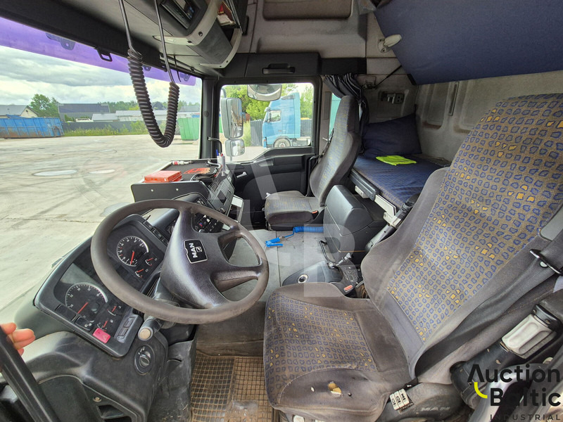 Kamion s kukastom dizalicom MAN TGA26.463: slika Kamion s kukastom dizalicom MAN TGA26.463