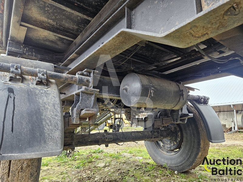 Poluprikolica s ceradom Maz 857100: slika Poluprikolica s ceradom Maz 857100