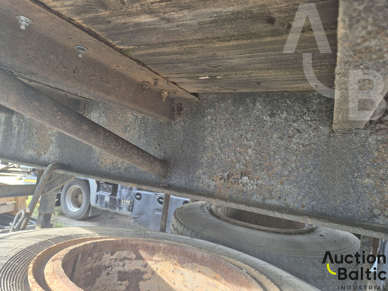 Poluprikolica s ceradom Maz 9397: slika Poluprikolica s ceradom Maz 9397