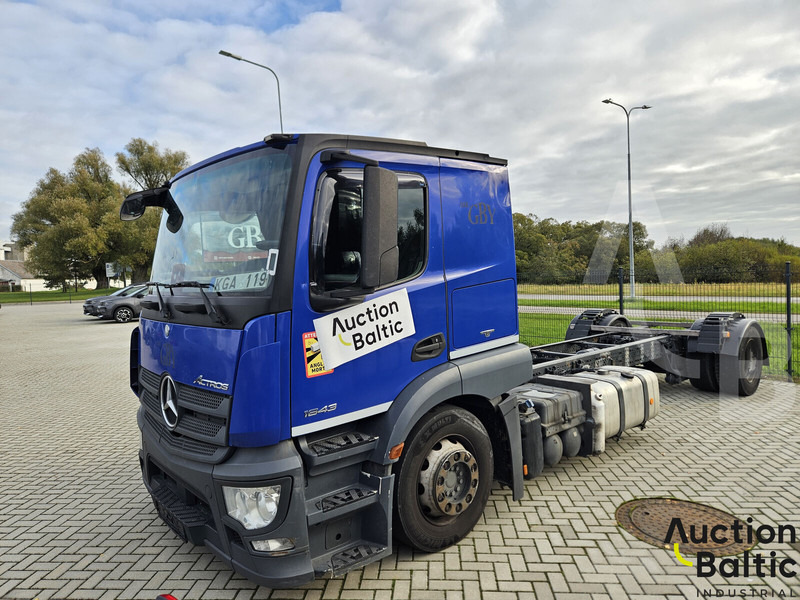 Mercedes-Benz Actros 1843 - Kamion-šasija: slika Mercedes-Benz Actros 1843 - Kamion-šasija Mercedes-Benz Actros 1843 - Kamion-šasija: slika Mercedes-Benz Actros 1843 - Kamion-šasija