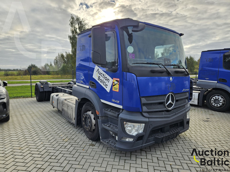 Mercedes-Benz Actros 1843 - Kamion-šasija: slika Mercedes-Benz Actros 1843 - Kamion-šasija Mercedes-Benz Actros 1843 - Kamion-šasija: slika Mercedes-Benz Actros 1843 - Kamion-šasija