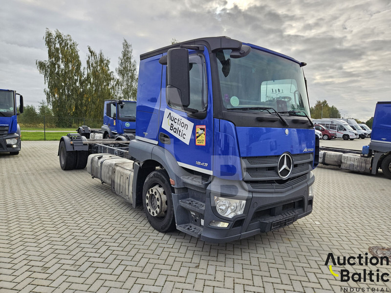 Mercedes-Benz Actros 1843 - Kamion-šasija: slika Mercedes-Benz Actros 1843 - Kamion-šasija Mercedes-Benz Actros 1843 - Kamion-šasija: slika Mercedes-Benz Actros 1843 - Kamion-šasija