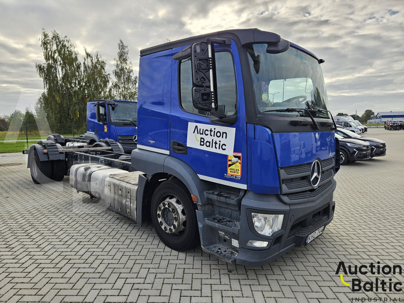 Mercedes-Benz Actros 1843 - Kamion-šasija: slika Mercedes-Benz Actros 1843 - Kamion-šasija Mercedes-Benz Actros 1843 - Kamion-šasija: slika Mercedes-Benz Actros 1843 - Kamion-šasija