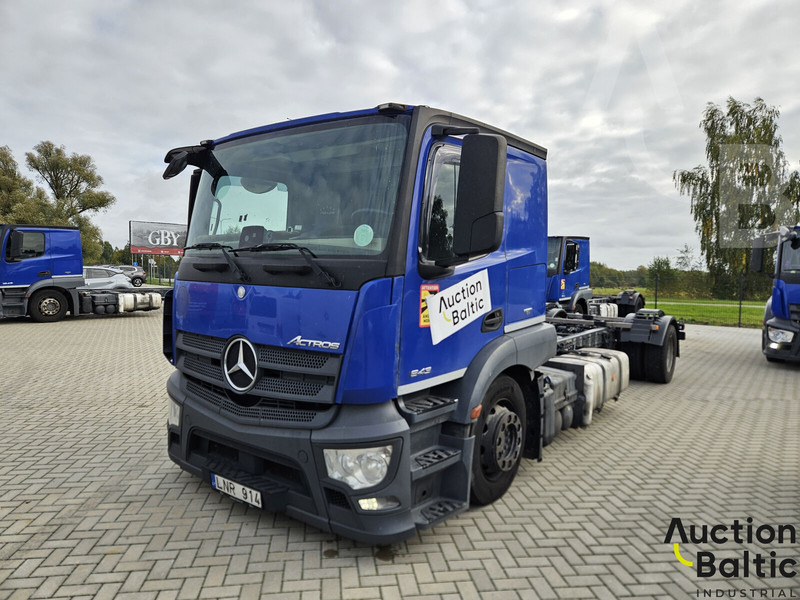 Mercedes-Benz Actros 1843 - Kamion-šasija: slika Mercedes-Benz Actros 1843 - Kamion-šasija Mercedes-Benz Actros 1843 - Kamion-šasija: slika Mercedes-Benz Actros 1843 - Kamion-šasija