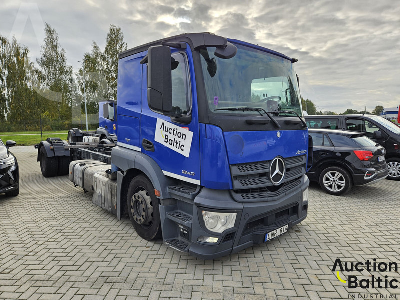 Mercedes-Benz Actros 1843 - Kamion-šasija: slika Mercedes-Benz Actros 1843 - Kamion-šasija Mercedes-Benz Actros 1843 - Kamion-šasija: slika Mercedes-Benz Actros 1843 - Kamion-šasija