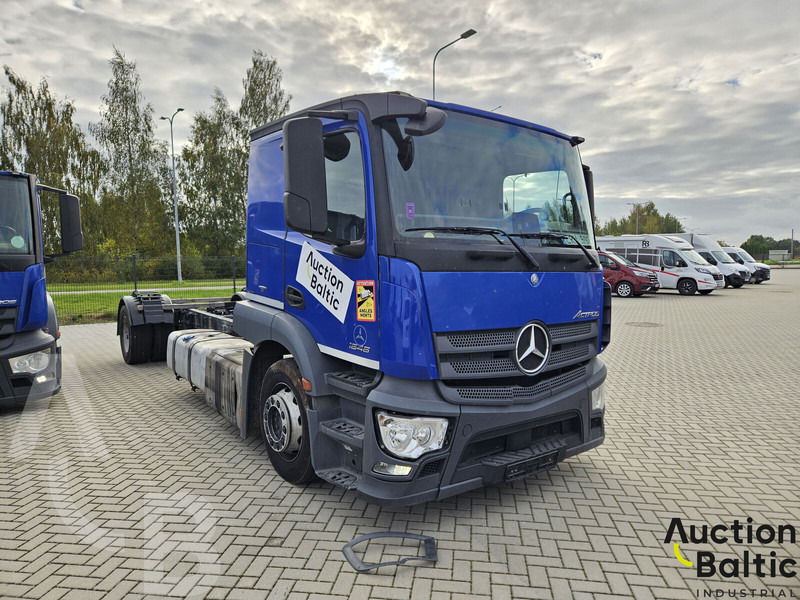 Mercedes-Benz Actros 1843 - Kamion-šasija: slika Mercedes-Benz Actros 1843 - Kamion-šasija Mercedes-Benz Actros 1843 - Kamion-šasija: slika Mercedes-Benz Actros 1843 - Kamion-šasija