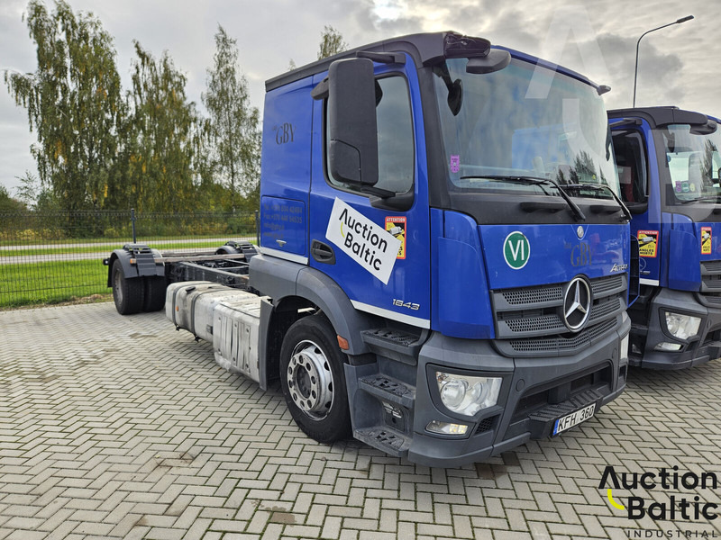 Mercedes-Benz Actros 1843 - Kamion-šasija: slika Mercedes-Benz Actros 1843 - Kamion-šasija Mercedes-Benz Actros 1843 - Kamion-šasija: slika Mercedes-Benz Actros 1843 - Kamion-šasija