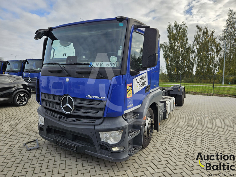 Mercedes-Benz Actros 1843 - Kamion-šasija: slika Mercedes-Benz Actros 1843 - Kamion-šasija Mercedes-Benz Actros 1843 - Kamion-šasija: slika Mercedes-Benz Actros 1843 - Kamion-šasija